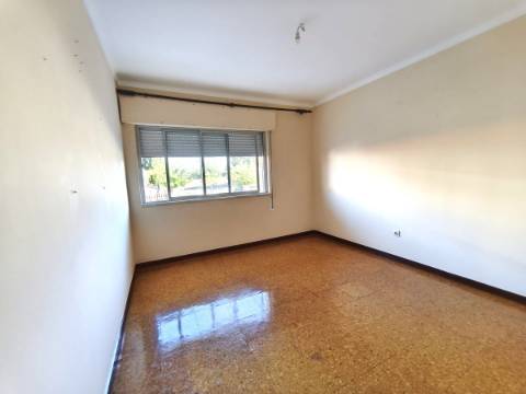 Apartamento T2 R/C