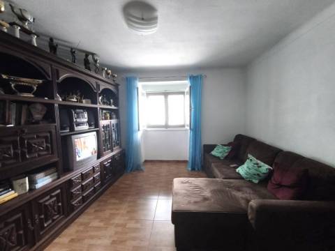 Moradia T2 com logradouro