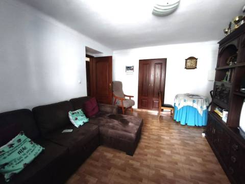 Moradia T2 com logradouro