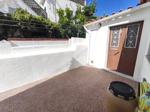 Moradia T2 com logradouro