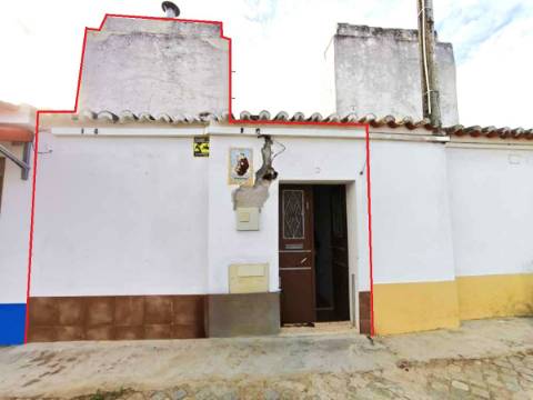 Moradia R/C com quintal