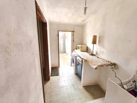 Moradia R/C com quintal