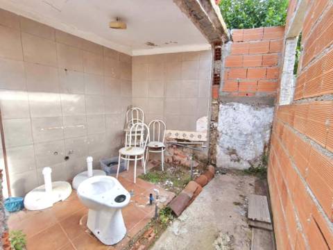 Moradia R/C com quintal