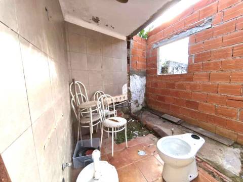 Moradia R/C com quintal