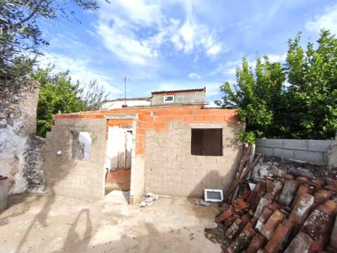 Moradia R/C com quintal