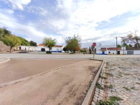 Moradia R/C com quintal