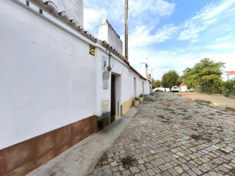 Moradia R/C com quintal