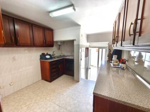 Moradia em banda T1+1 em Santa Eulália