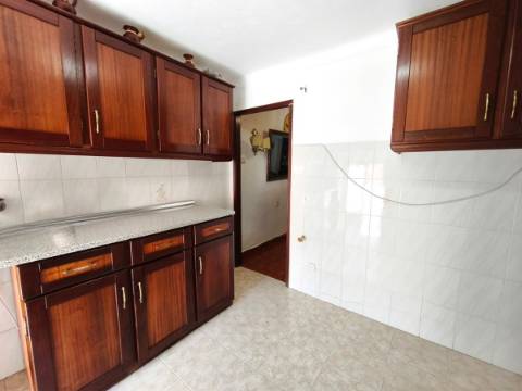 Moradia em banda T1+1 em Santa Eulália