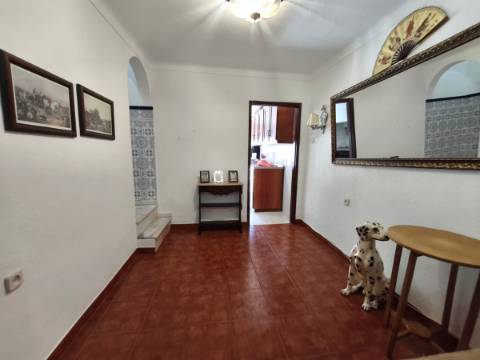 Moradia em banda T1+1 em Santa Eulália