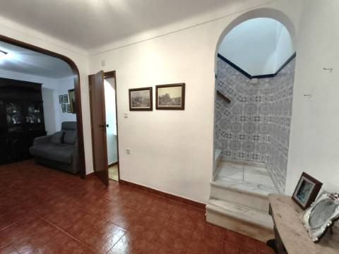 Moradia em banda T1+1 em Santa Eulália