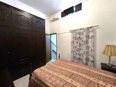 Moradia em banda T1+1 em Santa Eulália