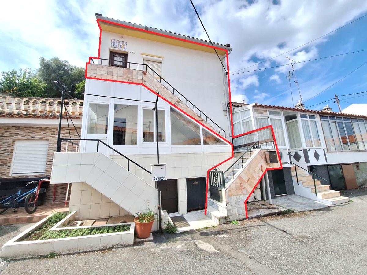 Fração de Moradia com quintal e terraço