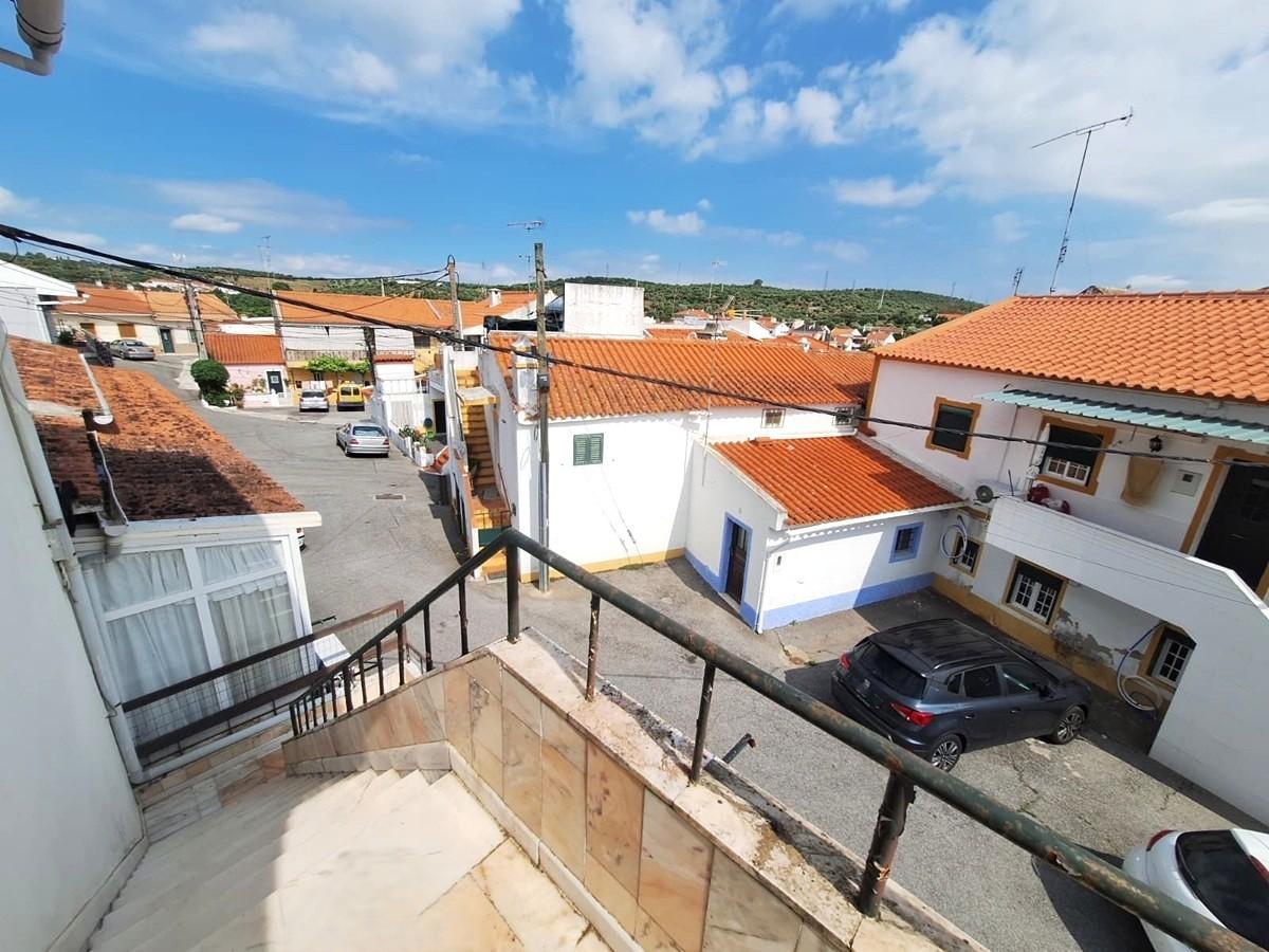 Fração de Moradia com quintal e terraço