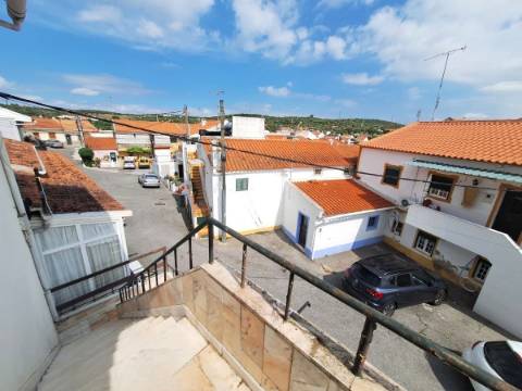 Fração de Moradia com quintal e terraço
