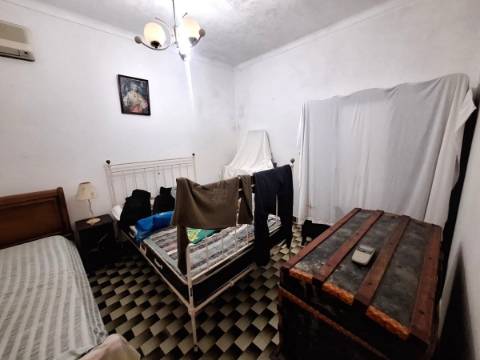 Fração de Moradia com quintal e terraço