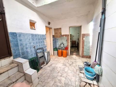 Fração de Moradia com quintal e terraço