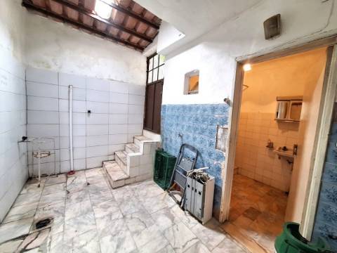 Fração de Moradia com quintal e terraço