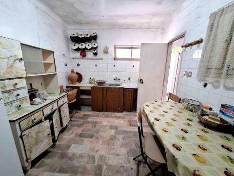 Fração de Moradia com quintal e terraço