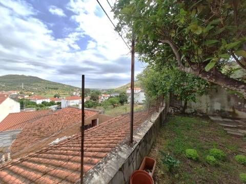 Fração de Moradia com quintal e terraço