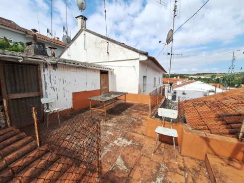 Fração de Moradia com quintal e terraço