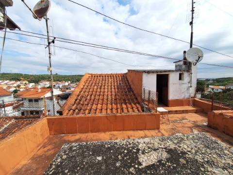 Fração de Moradia com quintal e terraço
