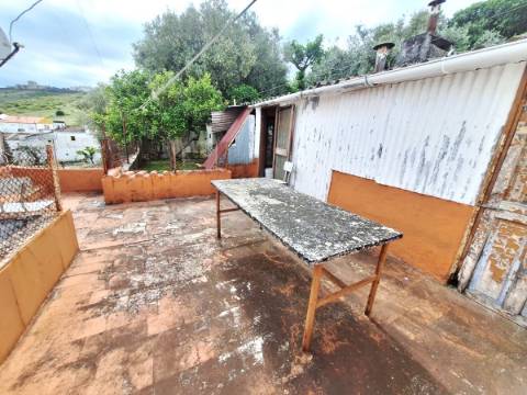 Fração de Moradia com quintal e terraço