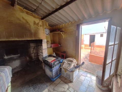 Fração de Moradia com quintal e terraço