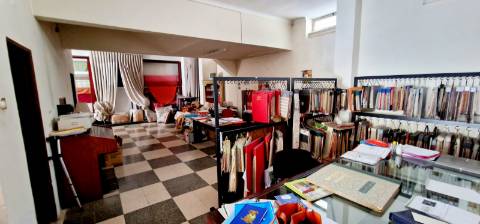 Espaço comercial de 2 pisos na Figueirinha, Oeiras