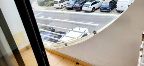 Apartamento T3 com vista desafogada e Garagem em Alcabideche