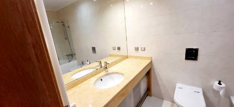 Apartamento T3 com vista desafogada e Garagem em Alcabideche