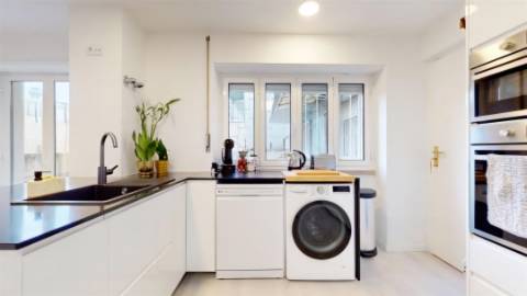 Apartamento T5 com garagem box na prestigiada Av. 5 de Outubro em Lisboa
