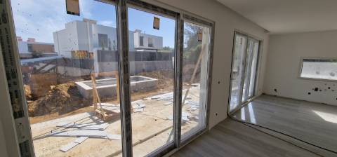 Moradia T4 com piscina à venda em Manique