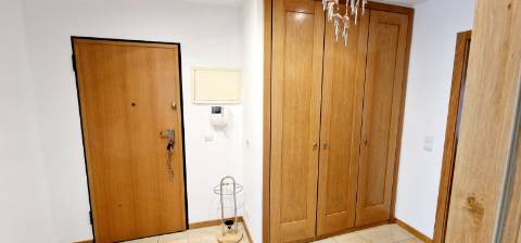 Apartamento T2 com terraço e garagem box à venda no Lumiar