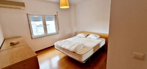 Apartamento T2 com terraço e garagem box à venda no Lumiar