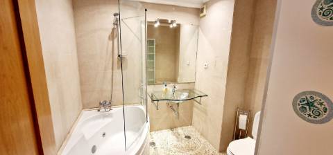 Apartamento T2 com terraço e garagem box à venda no Lumiar