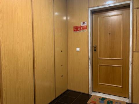 Apartamento T2 com terraço e garagem box à venda no Lumiar