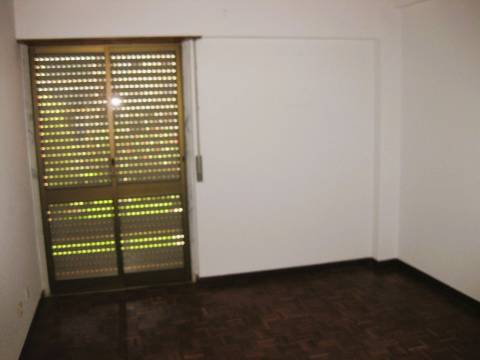 Apartamento T3 para arrendar em Oeiras