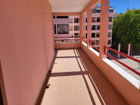 Arrendamento apartamento T2 na Guia, Cascais