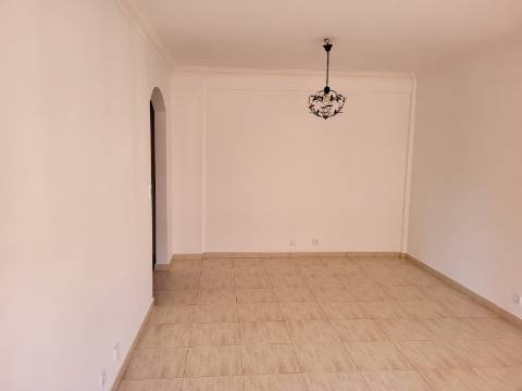 Arrendamento apartamento T2 na Guia, Cascais