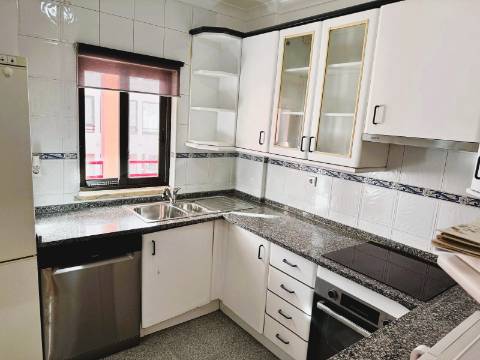 Arrendamento apartamento T2 na Guia, Cascais