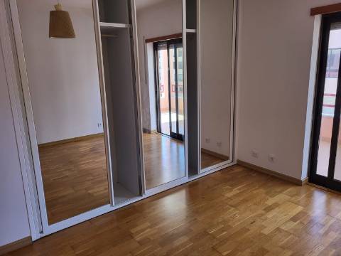 Arrendamento apartamento T2 na Guia, Cascais