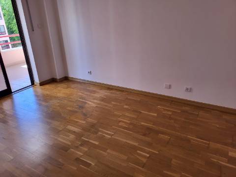 Arrendamento apartamento T2 na Guia, Cascais