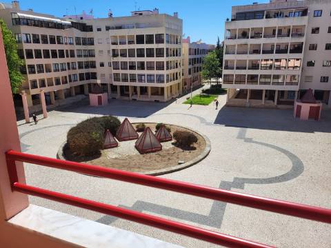 Arrendamento apartamento T2 na Guia, Cascais