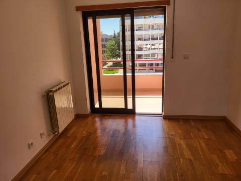 Arrendamento apartamento T2 na Guia, Cascais