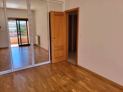 Arrendamento apartamento T2 na Guia, Cascais
