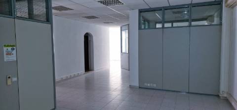 Oportunidade Única! Espaço Comercial de 152m2 na Costa da Guia