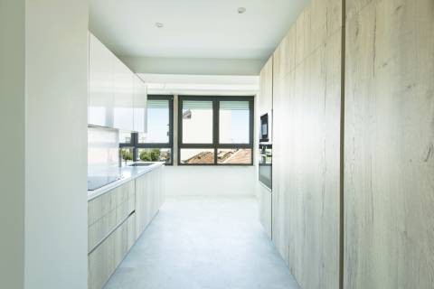 Descubra o Charme de Lisboa: T3 Sofisticado na Prestigiada Alameda Dom Afonso Henriques