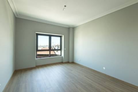 Descubra o Charme de Lisboa: T3 Sofisticado na Prestigiada Alameda Dom Afonso Henriques