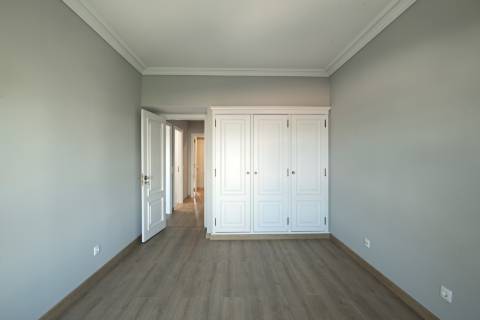 Descubra o Charme de Lisboa: T3 Sofisticado na Prestigiada Alameda Dom Afonso Henriques